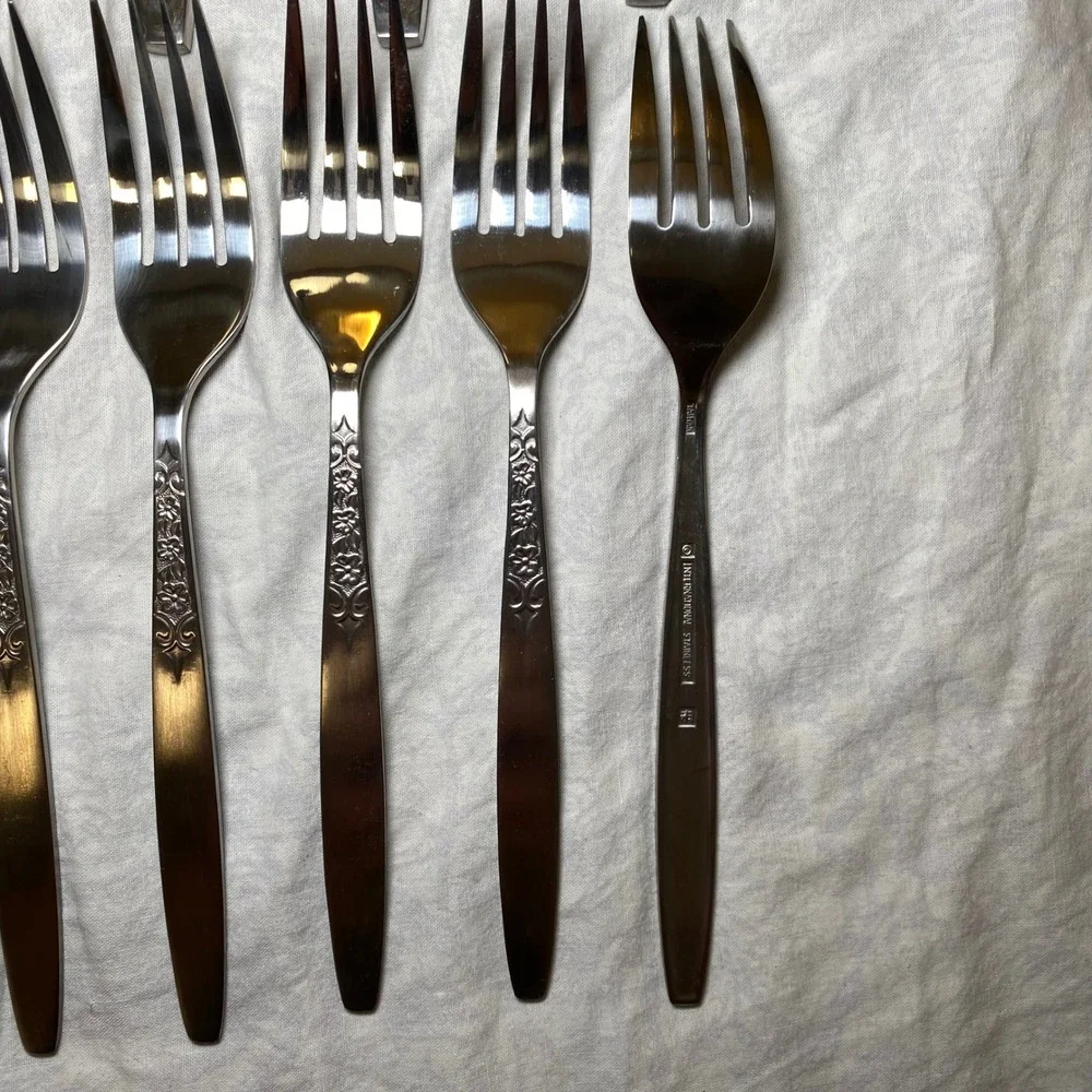 International Stainless INS80 42 Pc Flatware Set 18/8 Floral Service for 8 +2Tsp